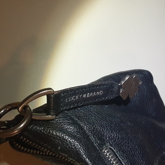 Lucky Brand purse with cute key ring Black leather purse - Picture 7 of 8